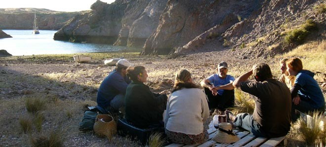 Cocktail hour in Beagle Channel © SW